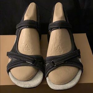 Pluto Encore JSport by Jambu Sandals: Size 9.5